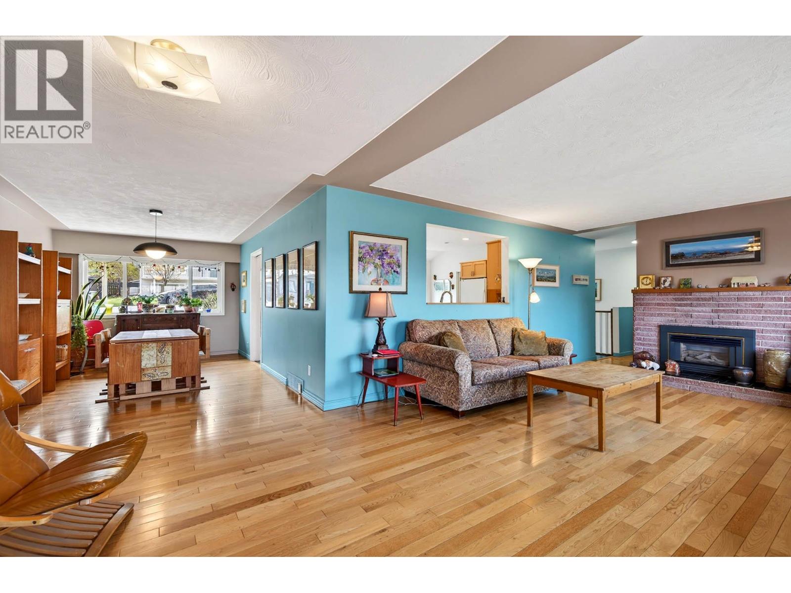 640 FRASER STREET - 9