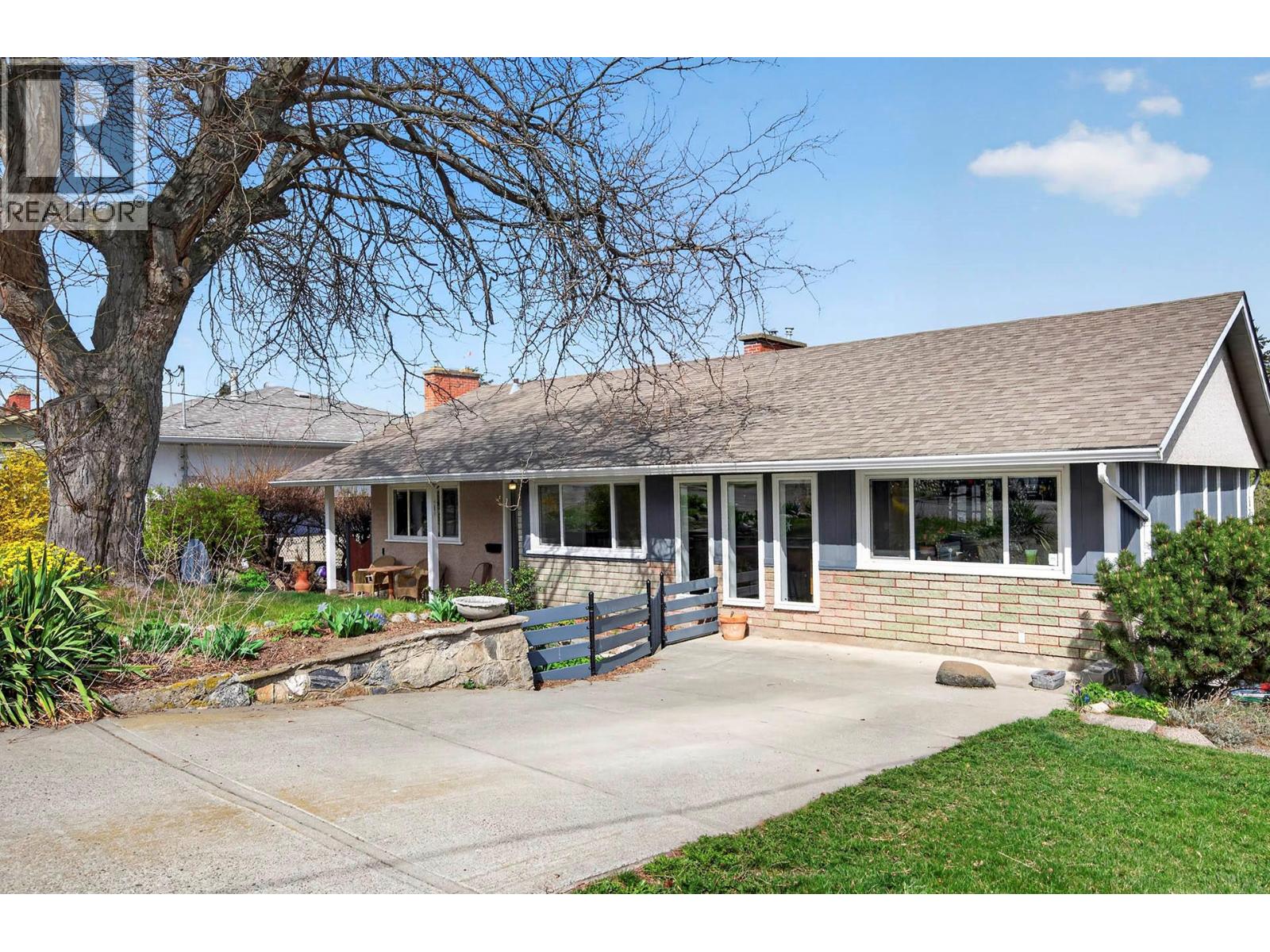 640 FRASER STREET - 48