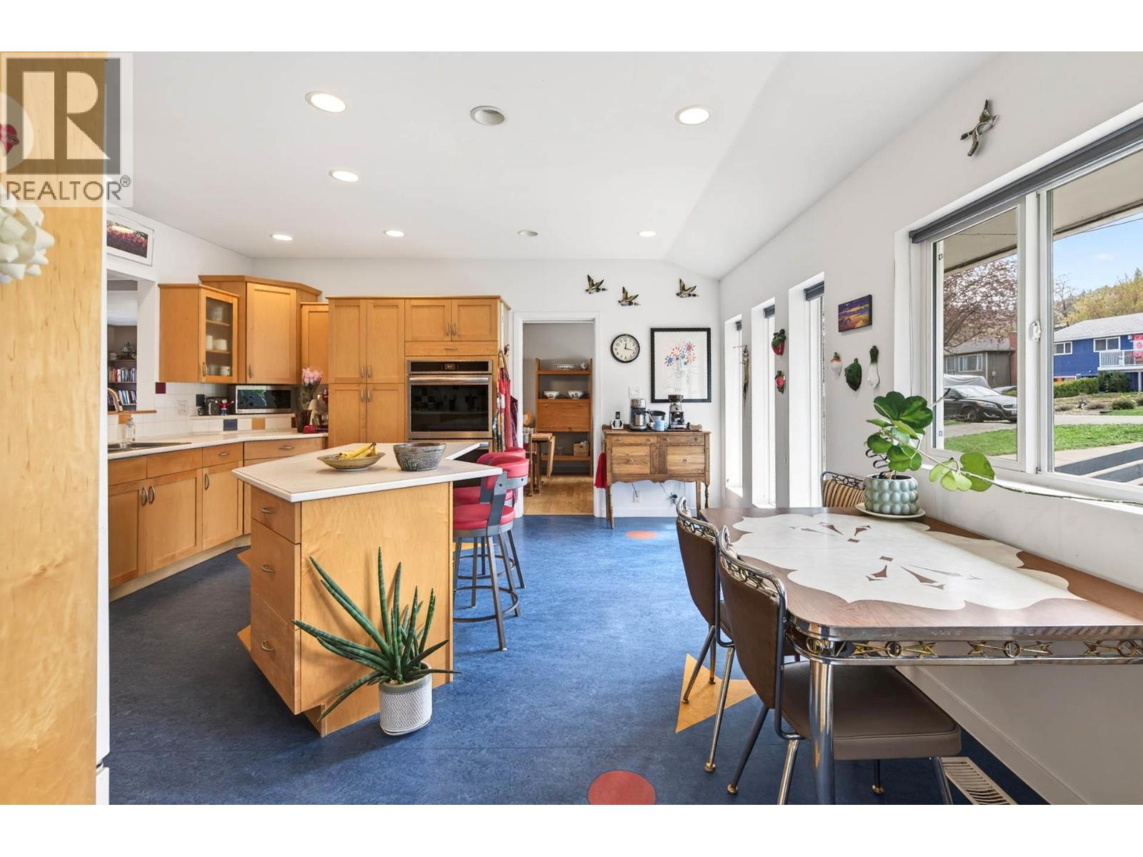 640 FRASER STREET - 15