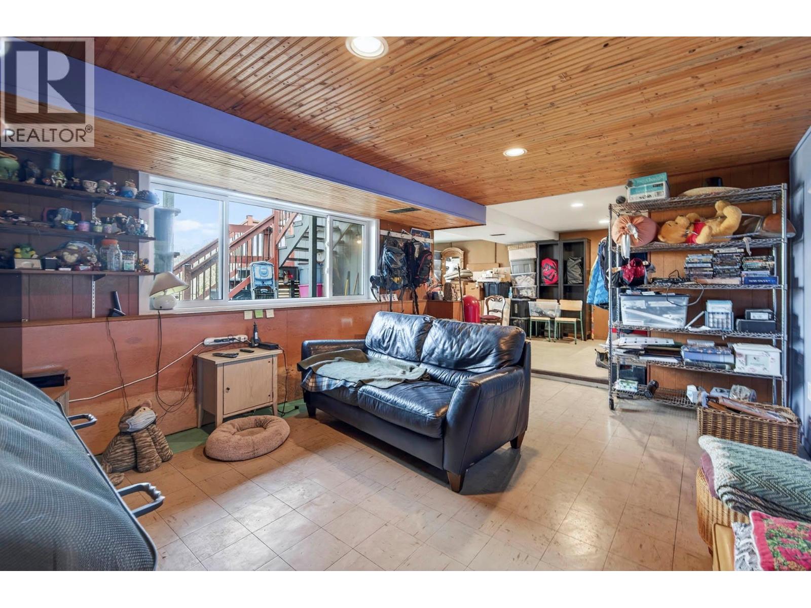 640 FRASER STREET - 31