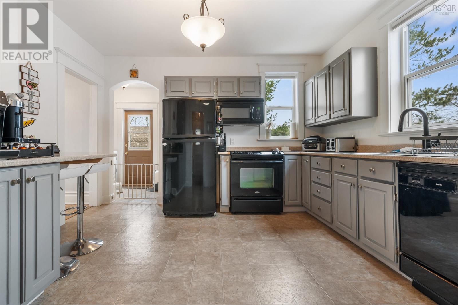 Property 17 of 44 of 168 Carleton Street