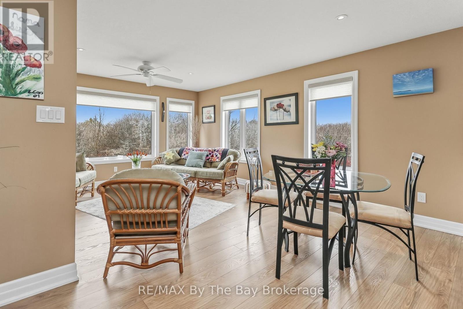 Bright Dining/Eating area