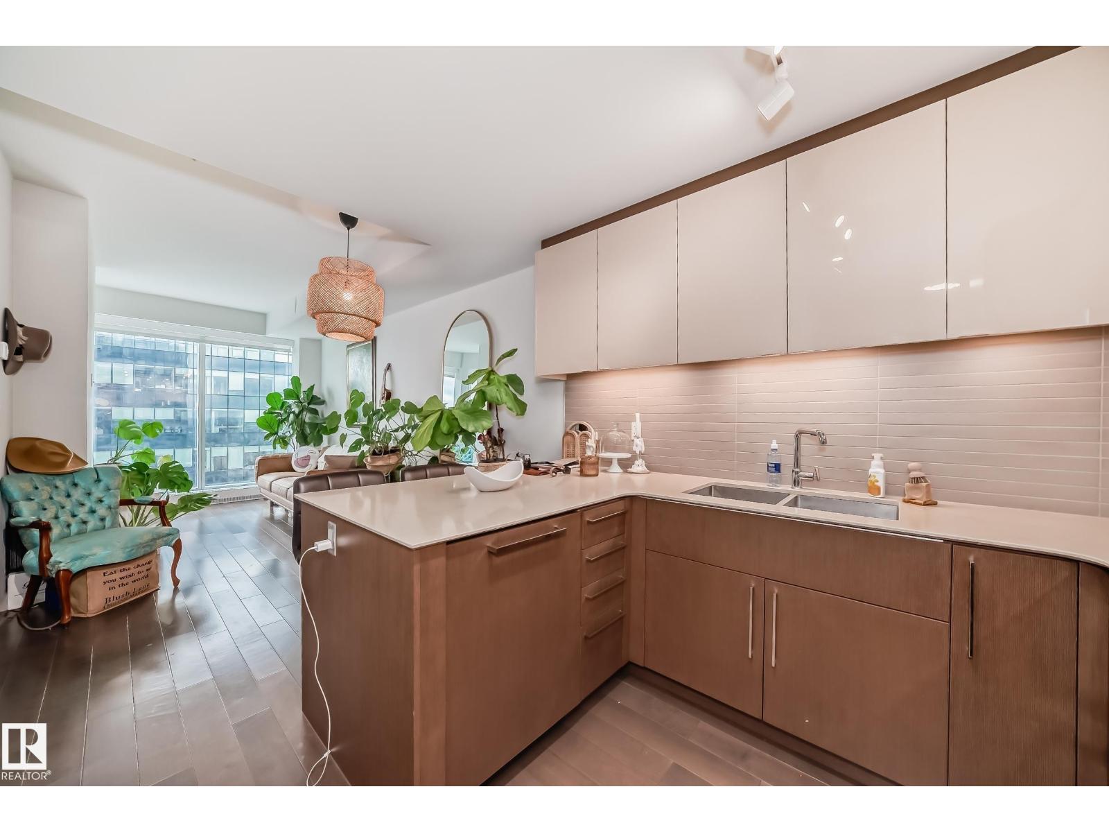 #3007 10360 102 ST NW - 8