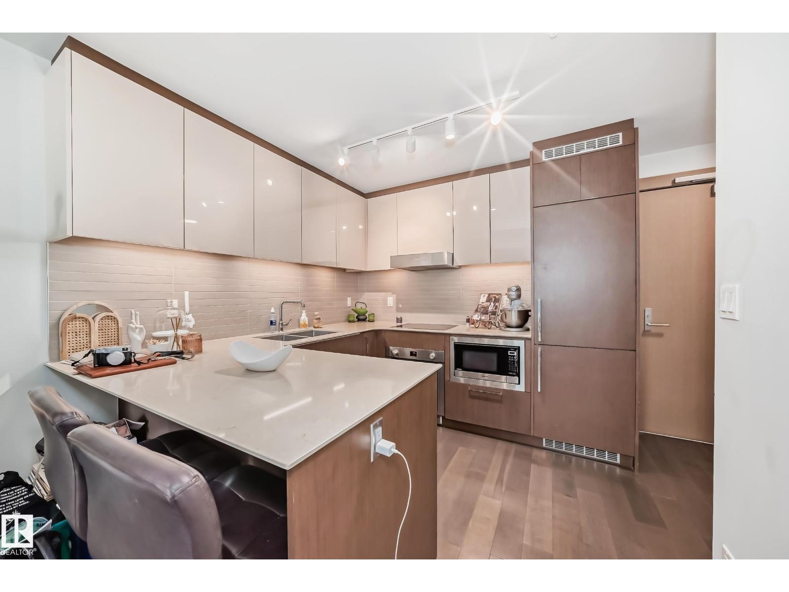 #3007 10360 102 ST NW - 9