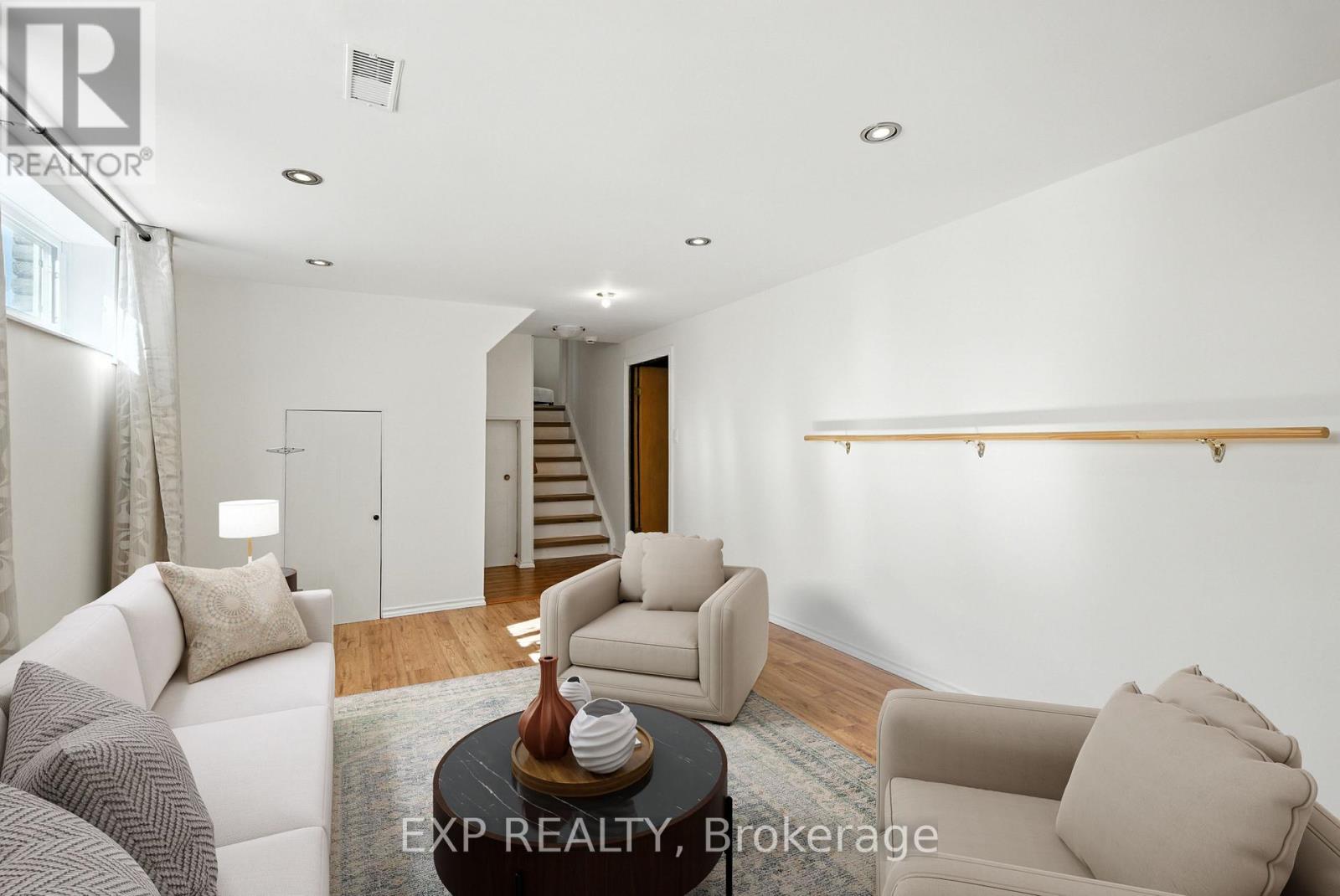 52 BAYVIEW CRESCENT — photo 29