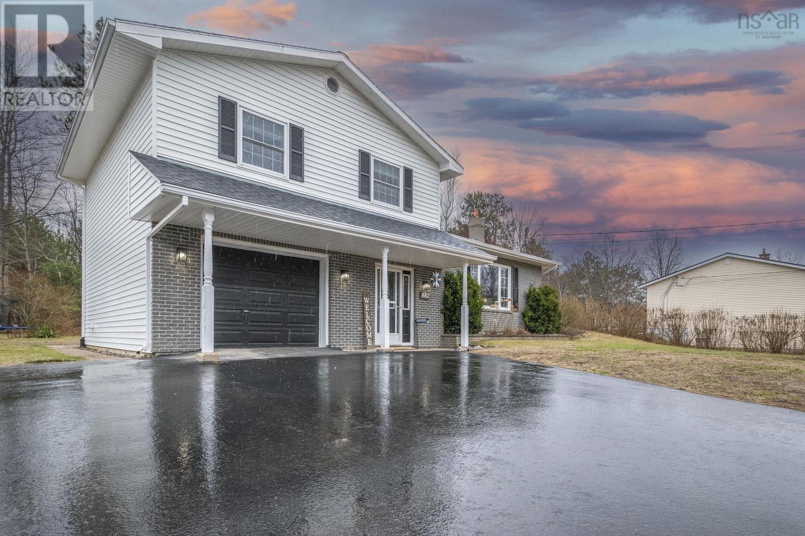 Property photo of 882 Shawn Drive