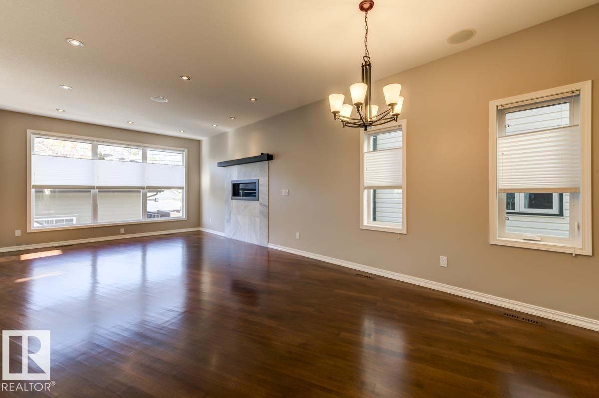 11122 52 ST NW - 10