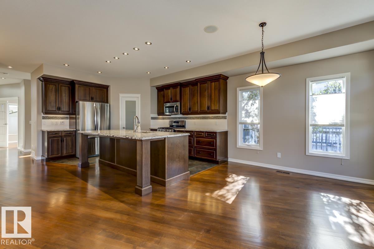 11122 52 ST NW - 15