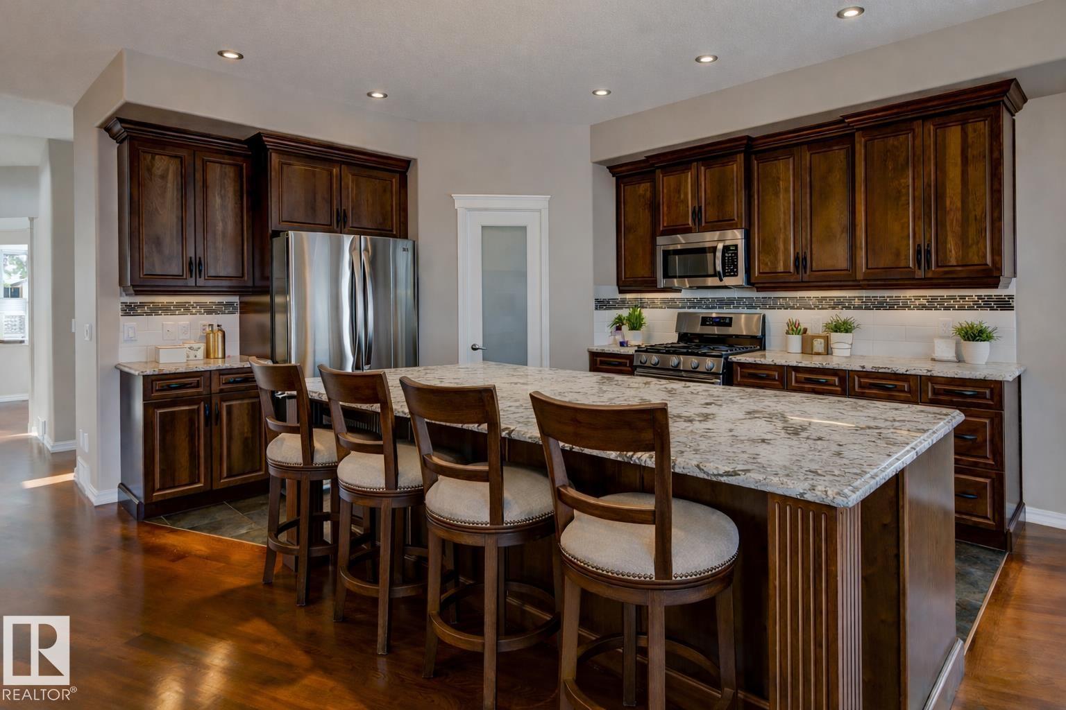 11122 52 ST NW - 17