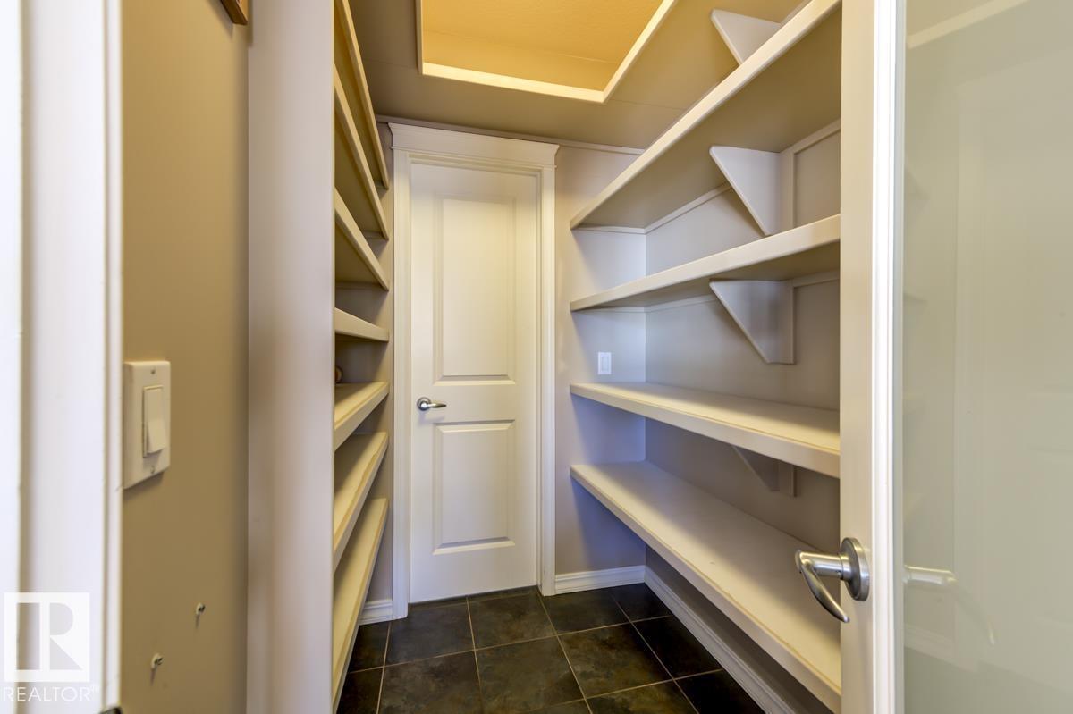 11122 52 ST NW - 23