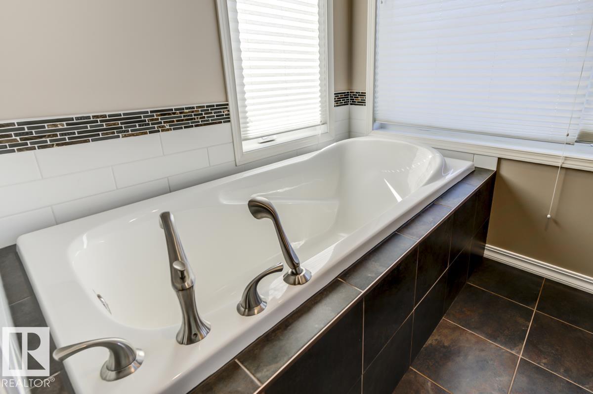 11122 52 ST NW - 42