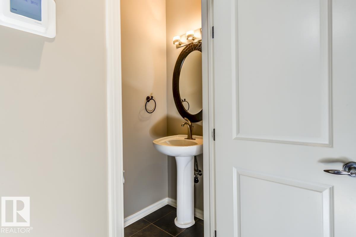 11122 52 ST NW - 9