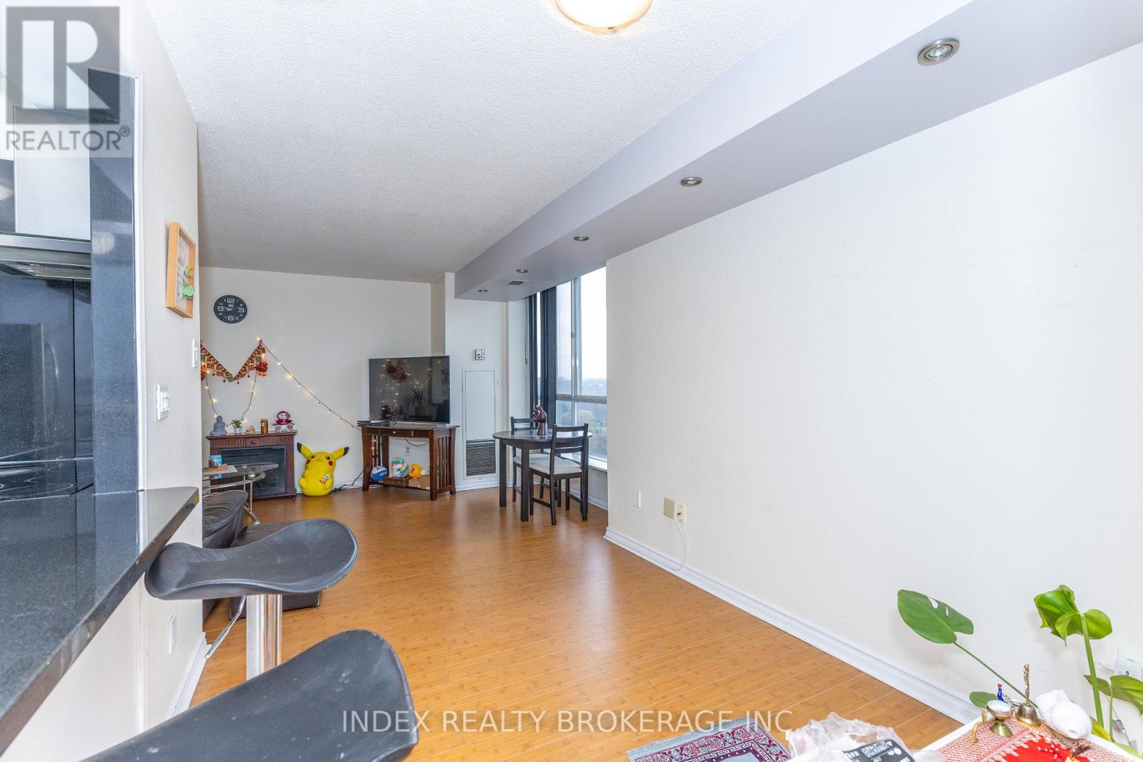 #1704 3077 WESTON ROAD - 27