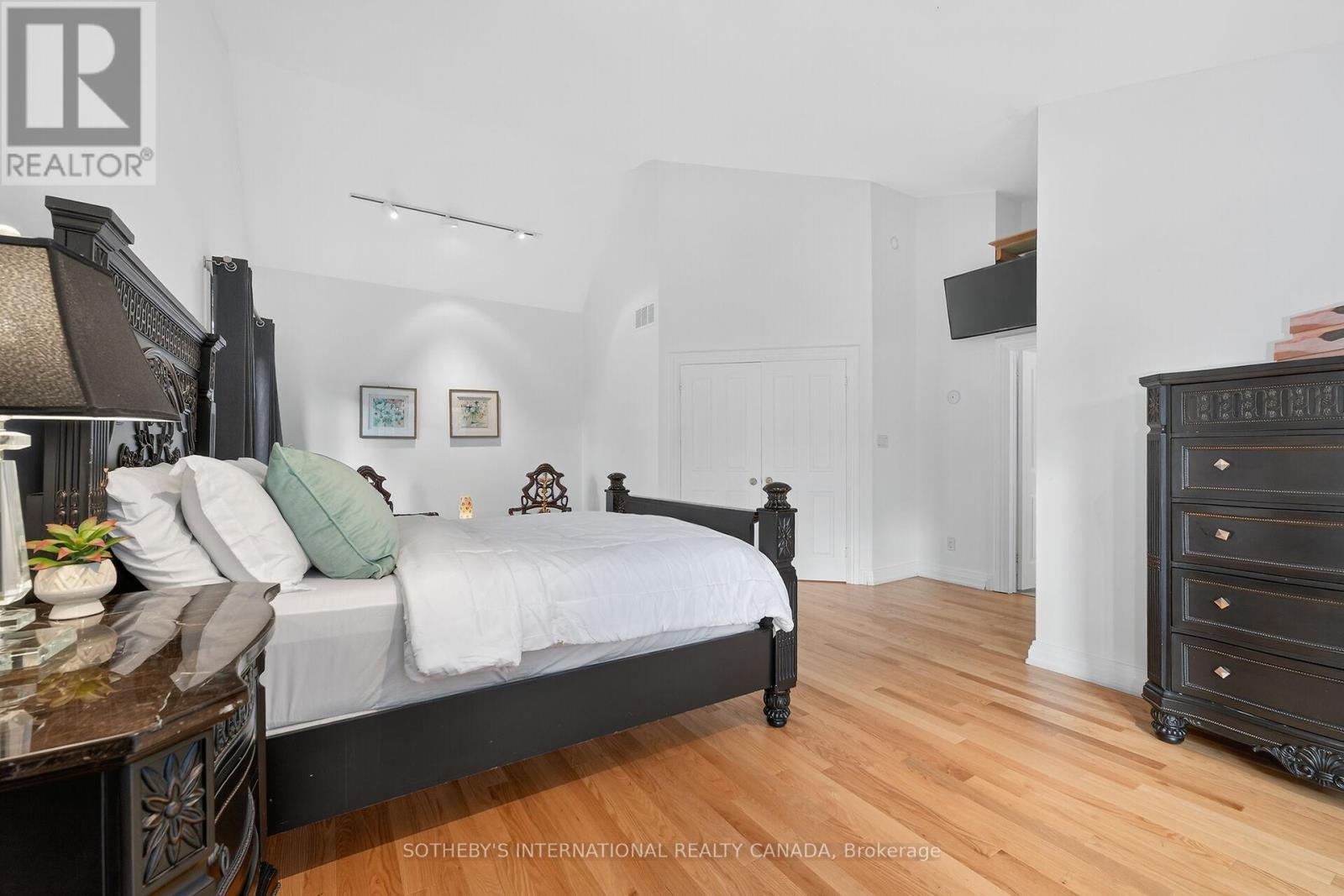 774 OLD DUNDAS ROAD - 25