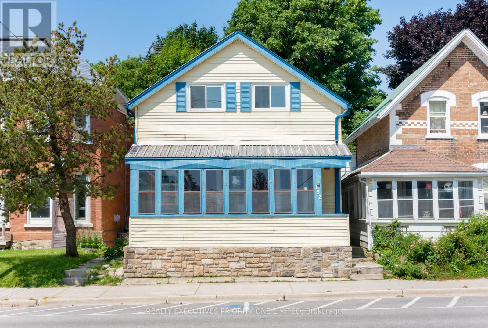 152 MAIN STREET W - 1