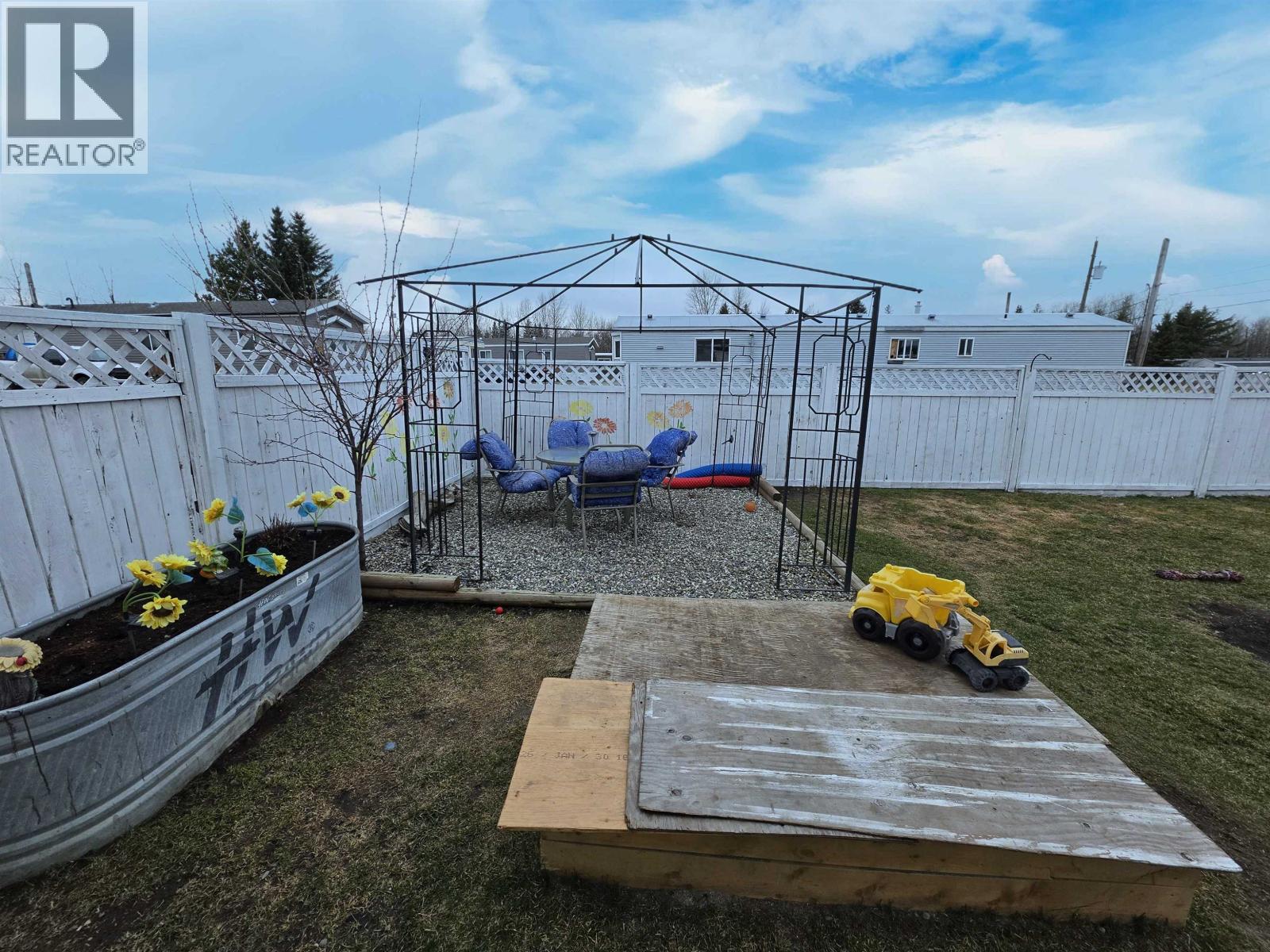 #57 634 ELM STREET - 27