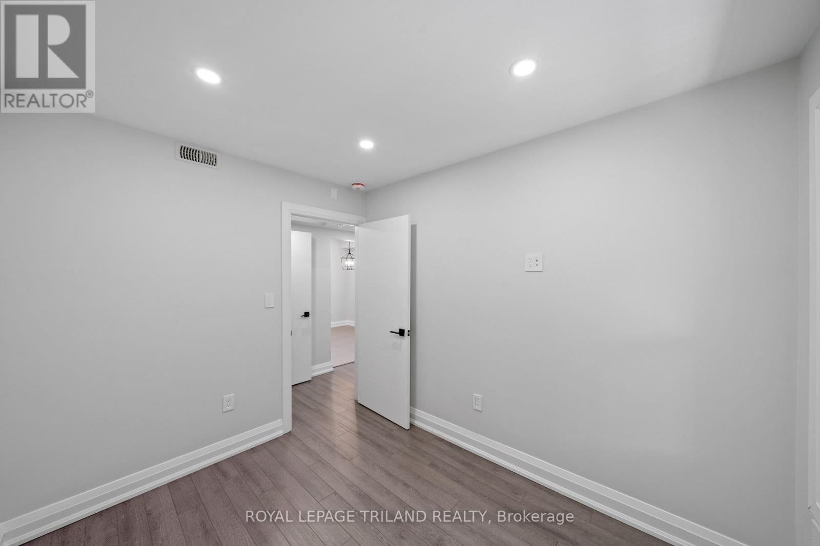 4 - 15 BALMORAL AVENUE S Property Photo