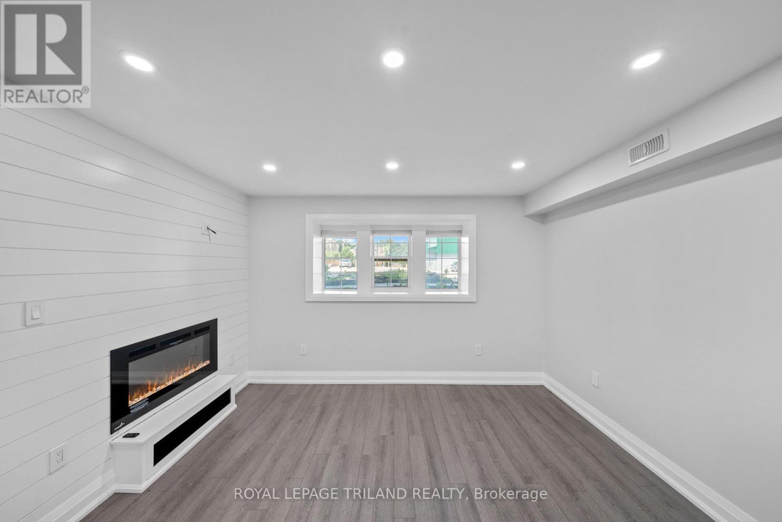 4 - 15 BALMORAL AVENUE S Property Photo