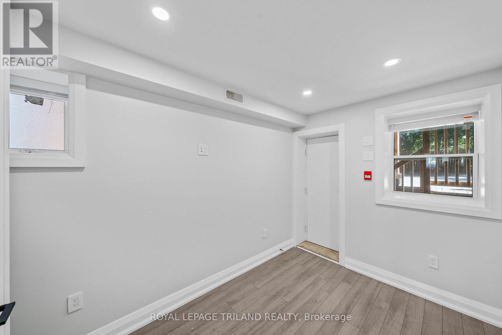 4 - 15 BALMORAL AVENUE S Property Photo