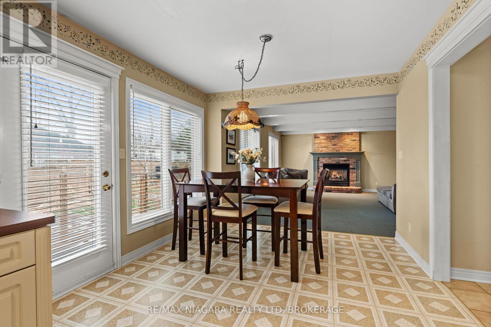 12 OAK DRIVE - 10