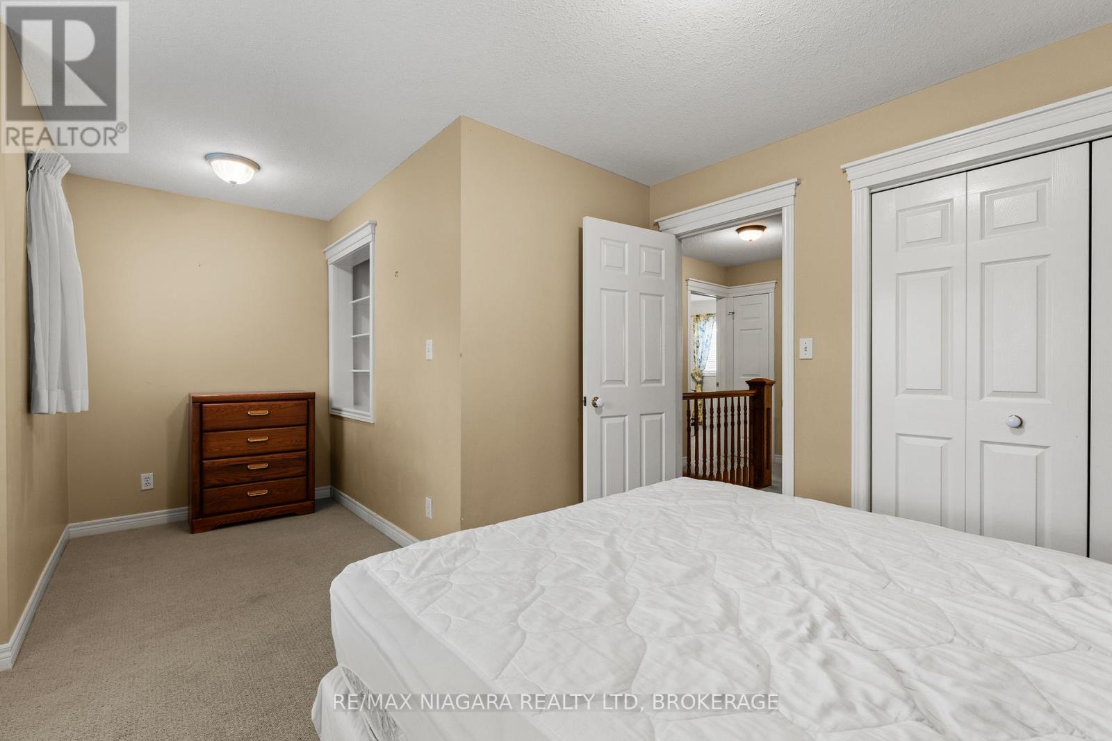 12 OAK DRIVE - 29