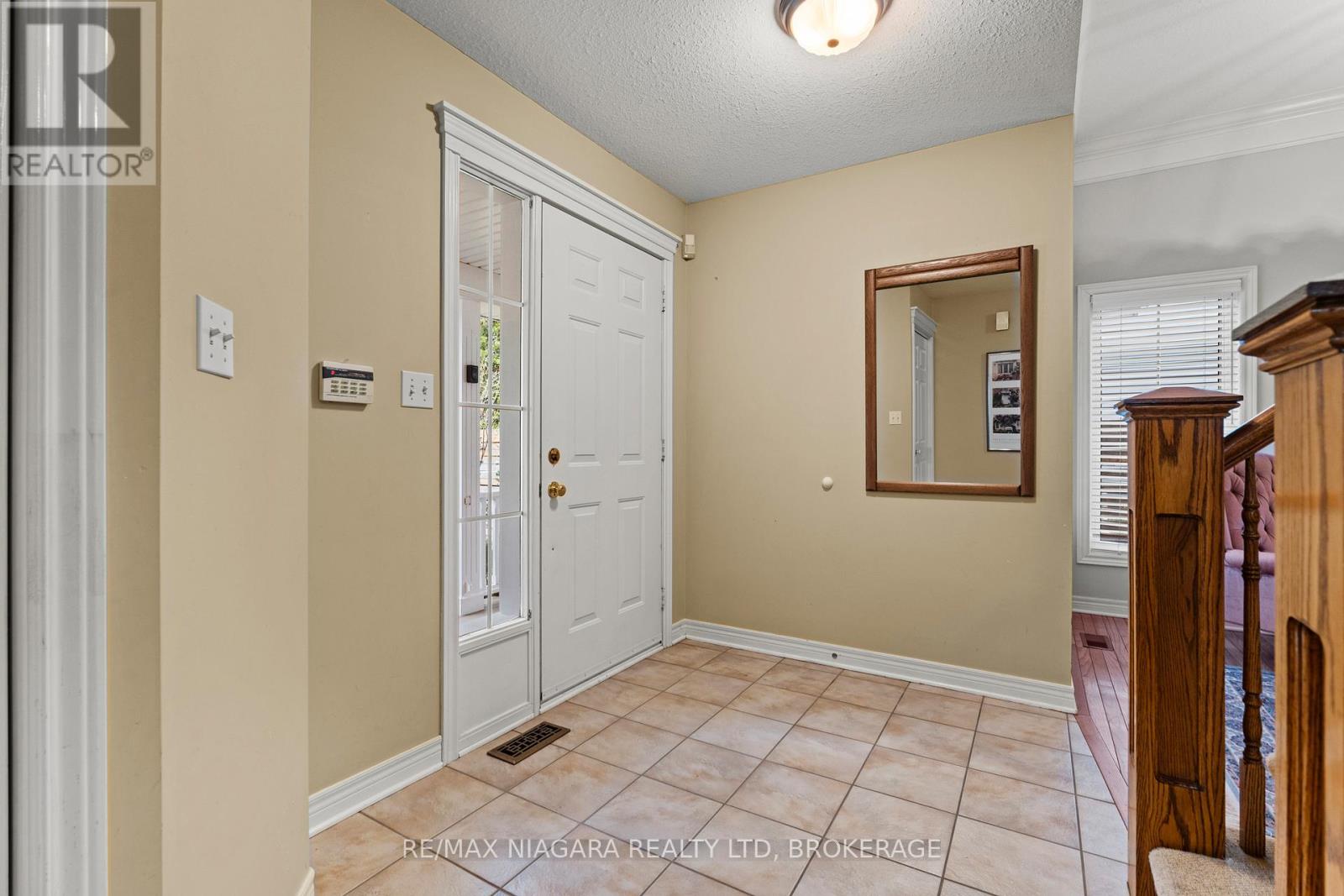 12 OAK DRIVE - 35