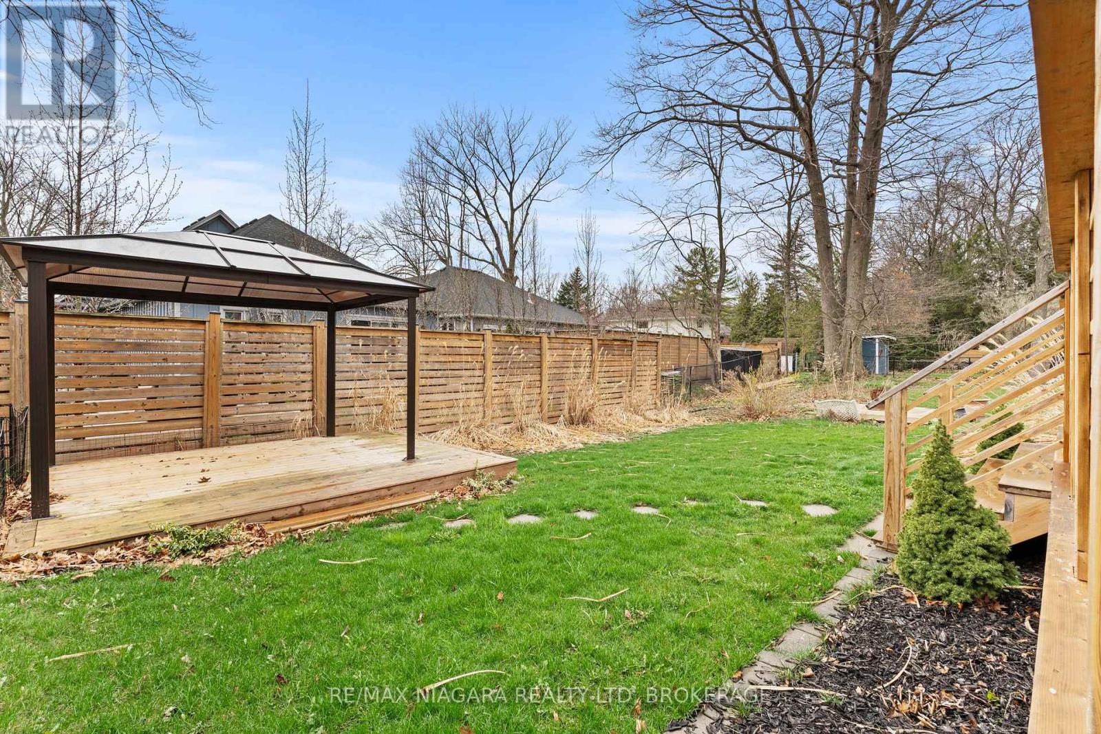 12 OAK DRIVE - 6