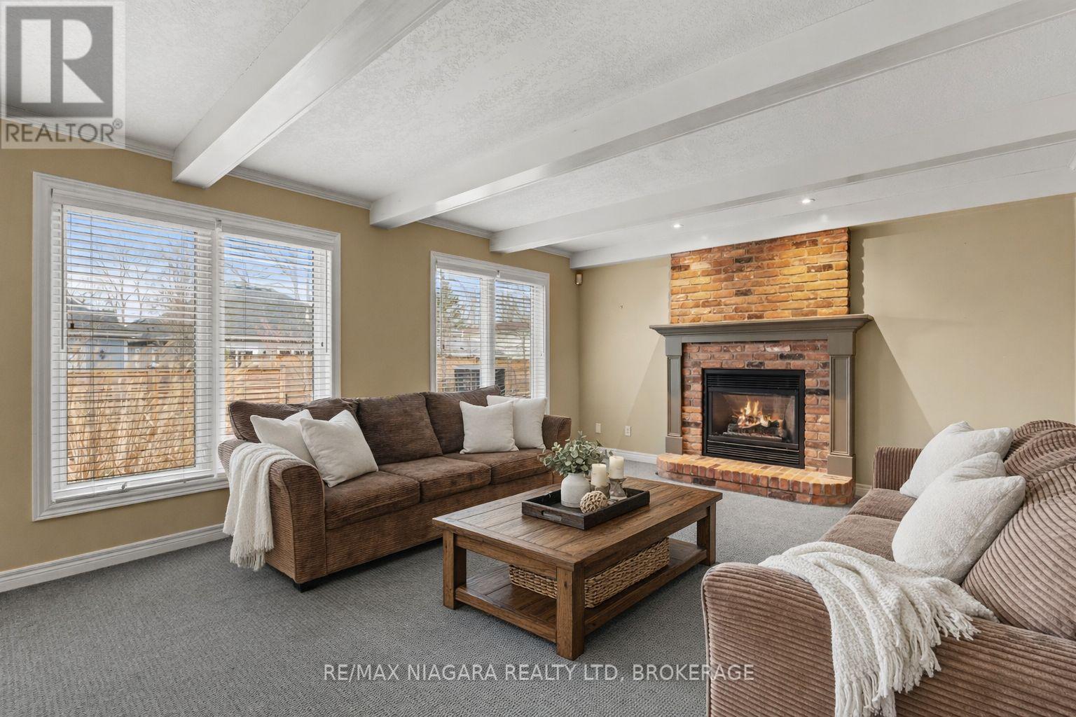 12 OAK DRIVE - 7