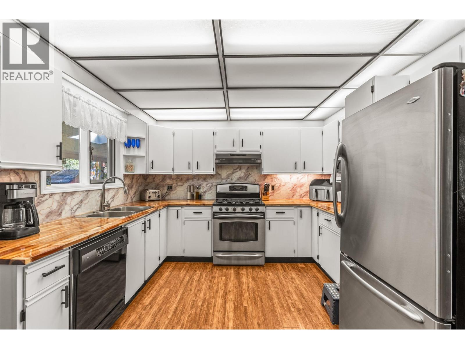 3419 LARCH DRIVE - 16