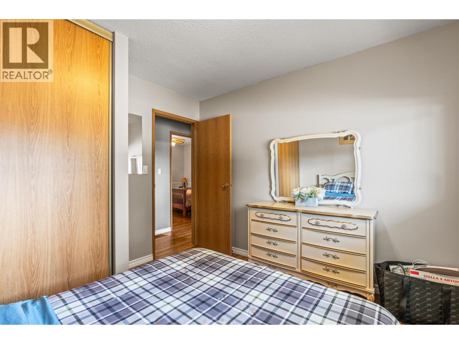 3419 LARCH DRIVE - 33