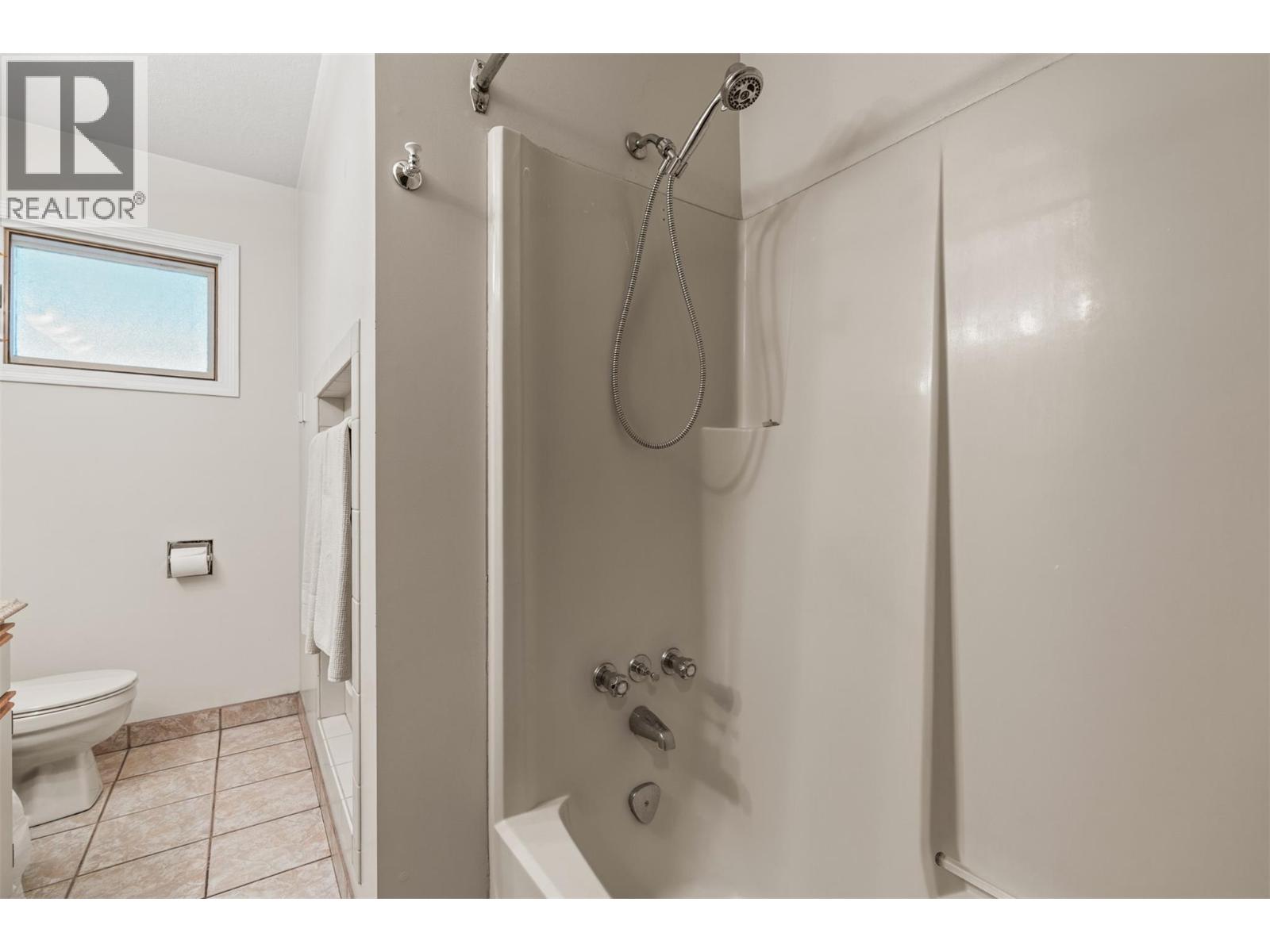 3419 LARCH DRIVE - 35