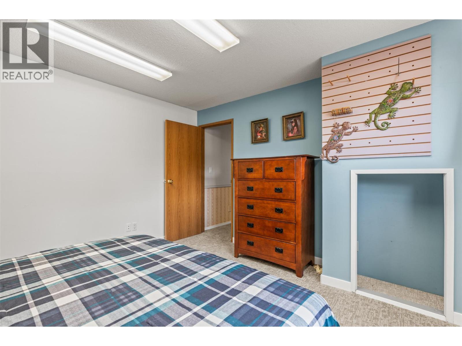 3419 LARCH DRIVE - 43