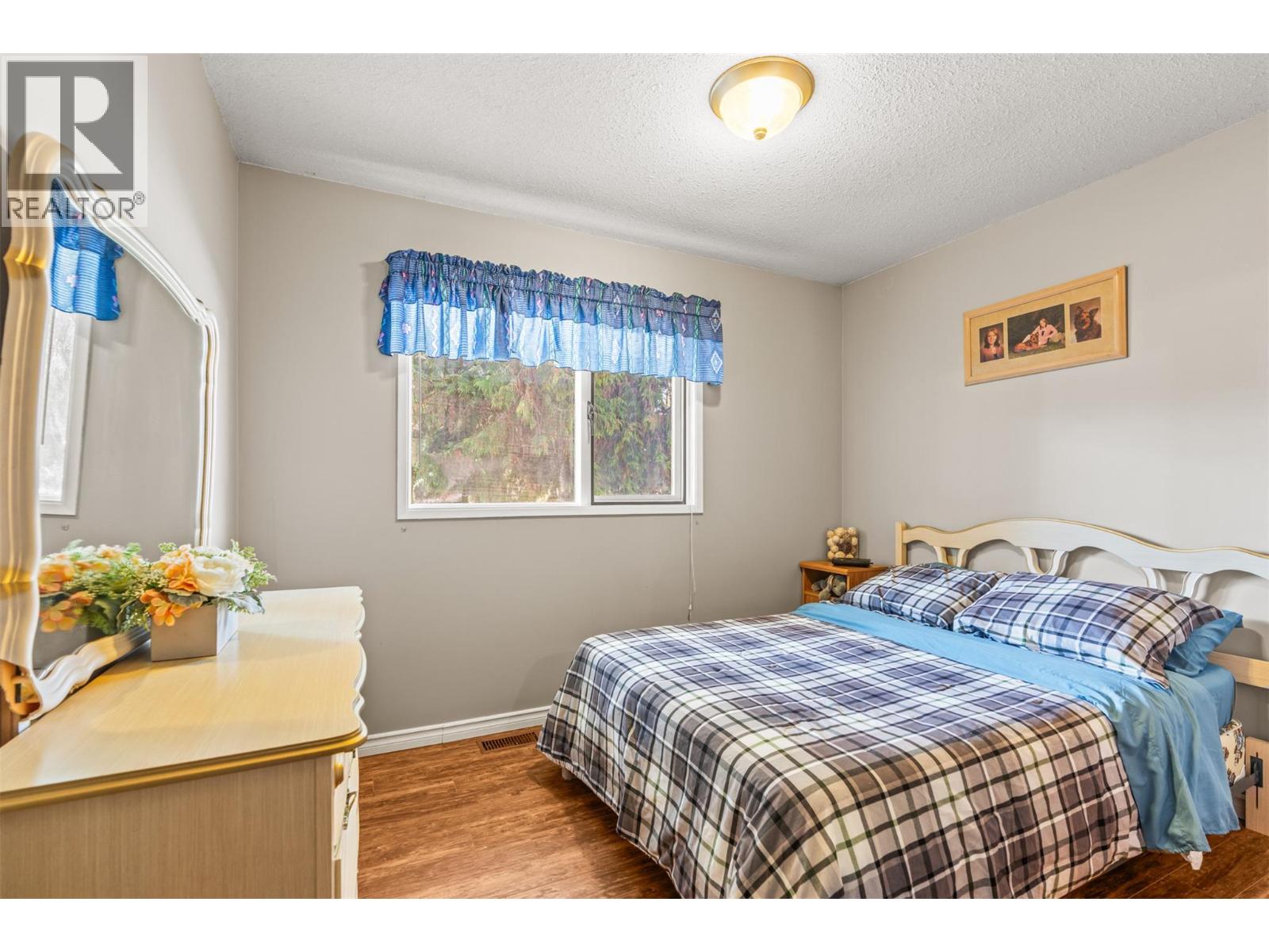 3419 LARCH DRIVE - 32