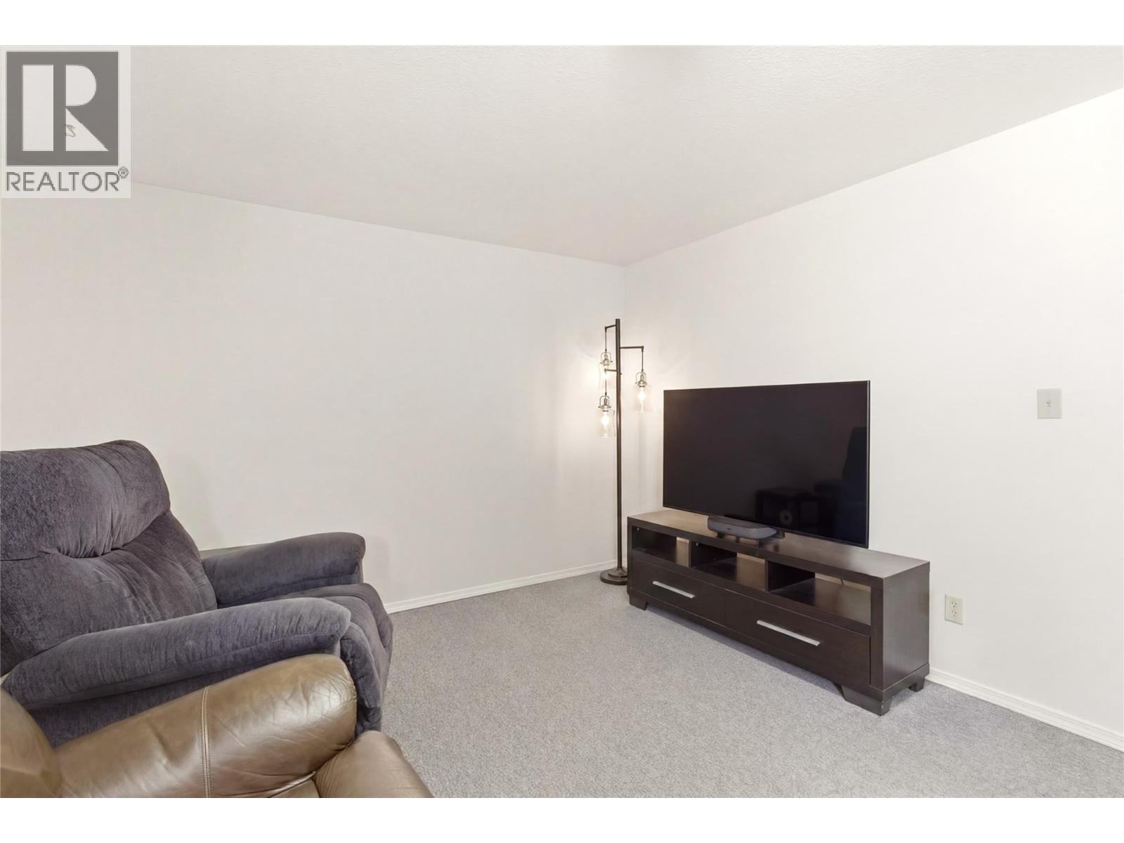 4210 Alexis Park Drive Unit# 10, Vernon