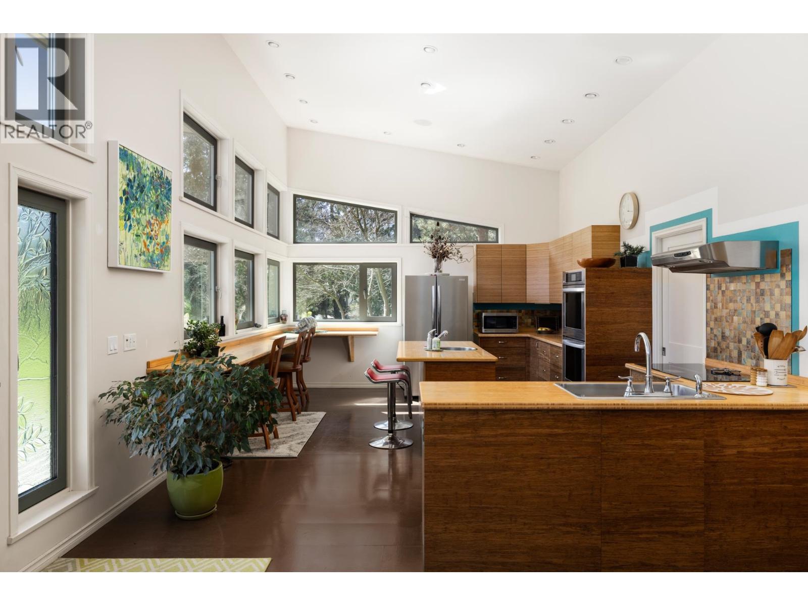 990 CHASTER ROAD, Gibsons