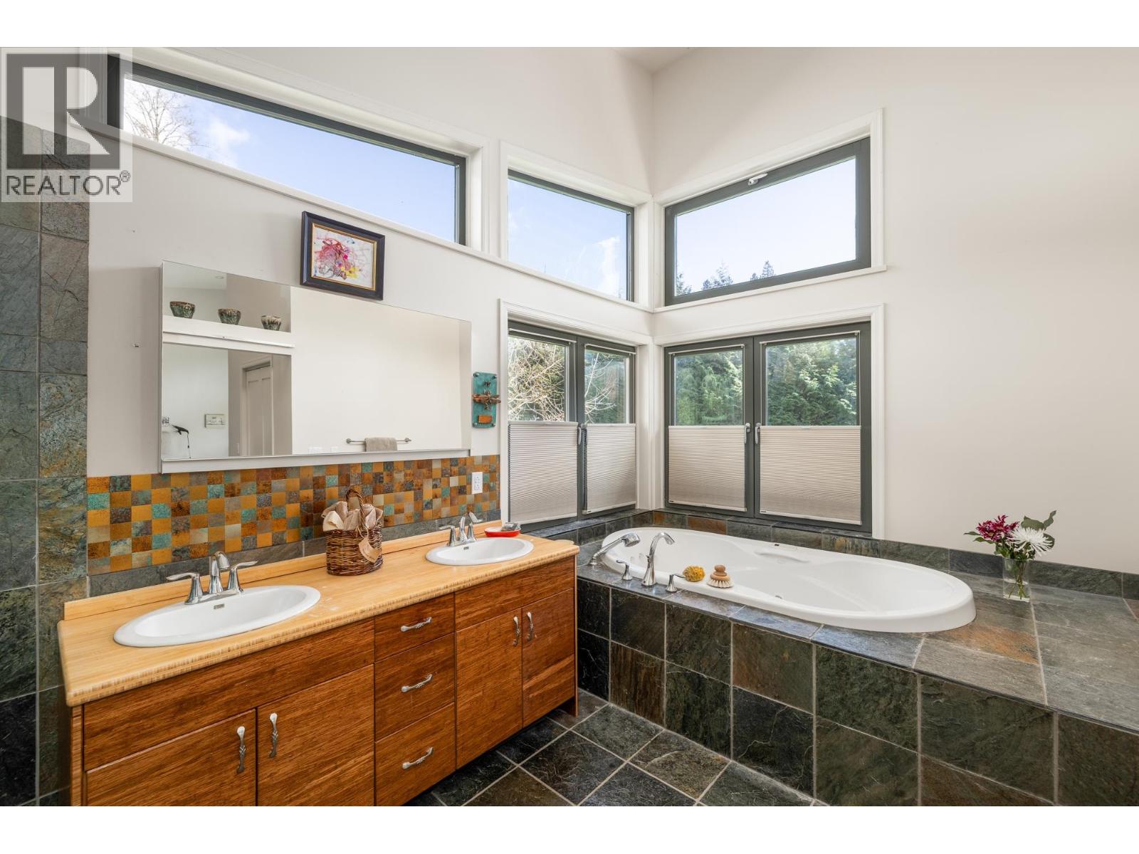 990 CHASTER ROAD, Gibsons