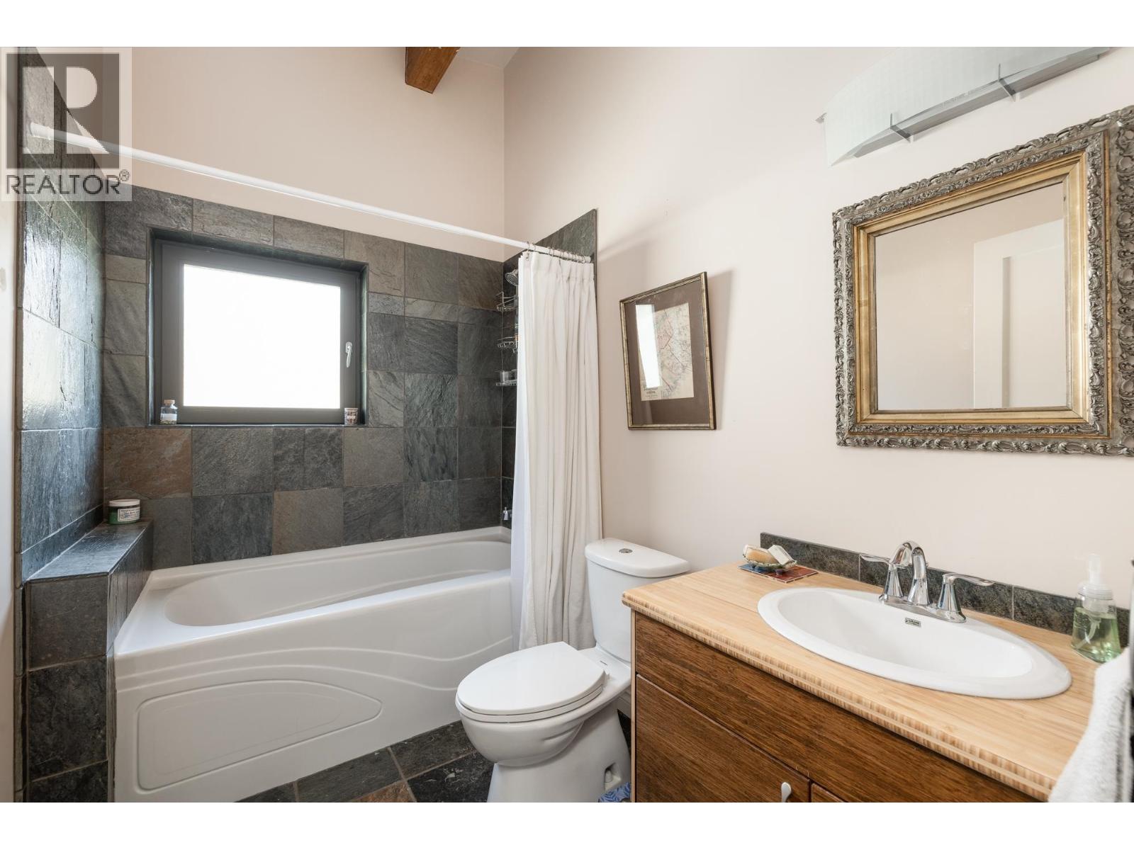 990 CHASTER ROAD, Gibsons