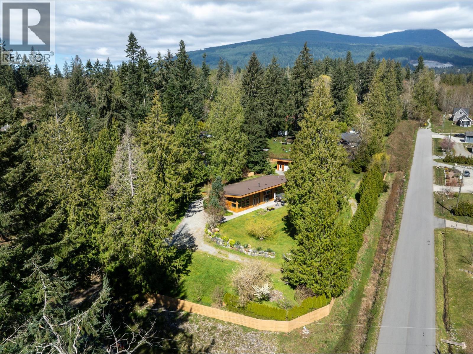 990 CHASTER ROAD, Gibsons