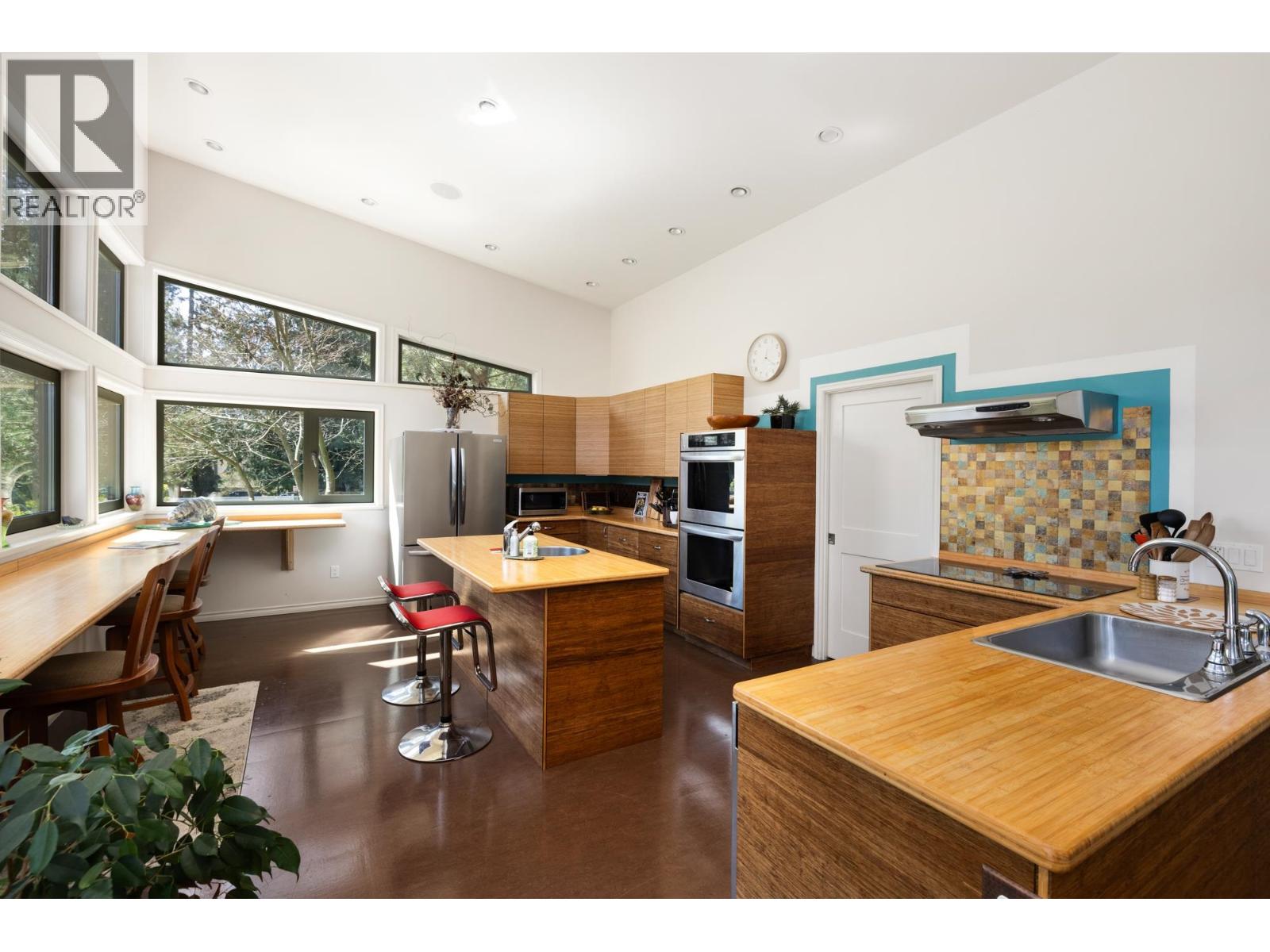 990 CHASTER ROAD, Gibsons