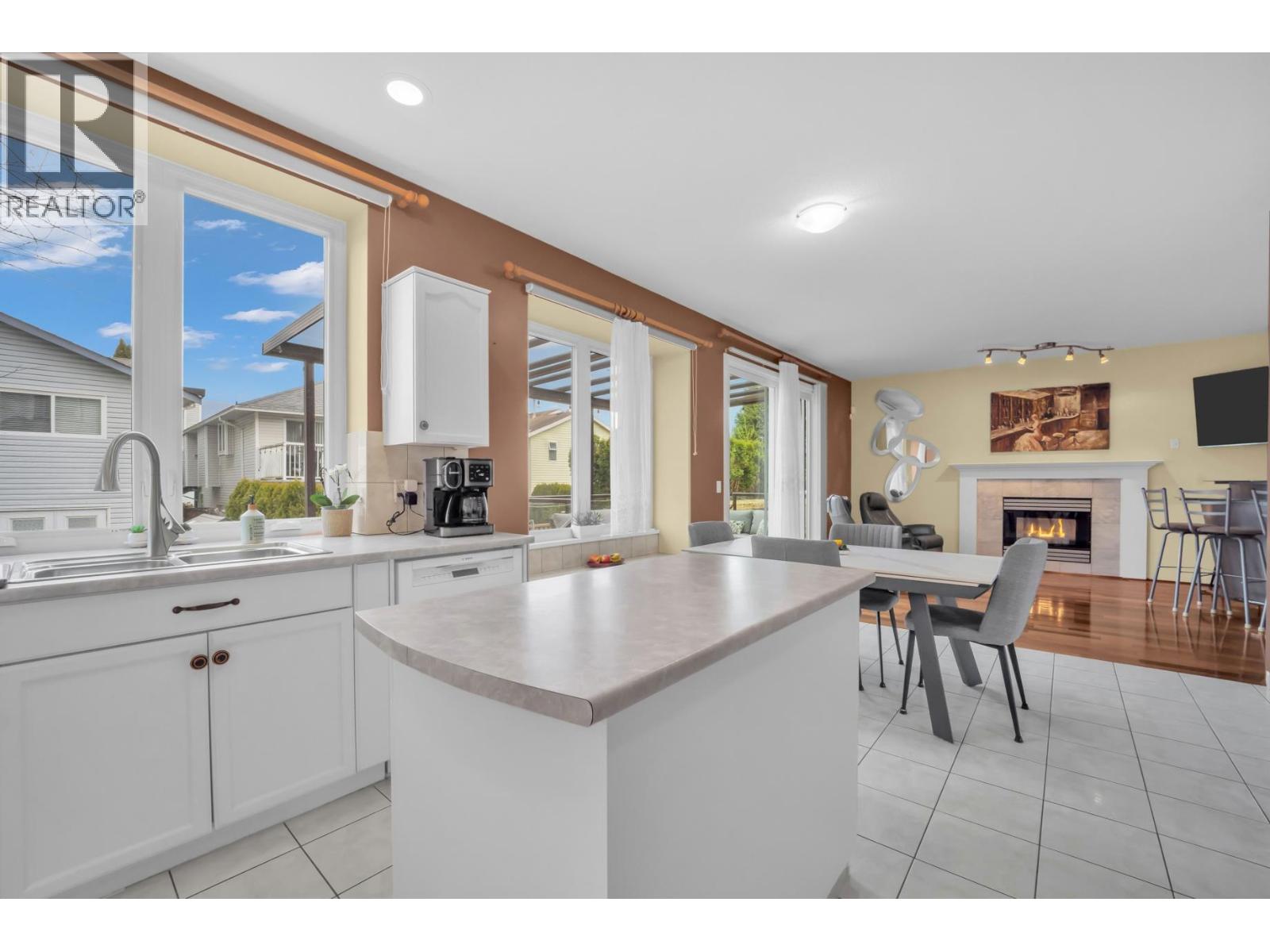 707 OMINECA AVENUE, Port Coquitlam