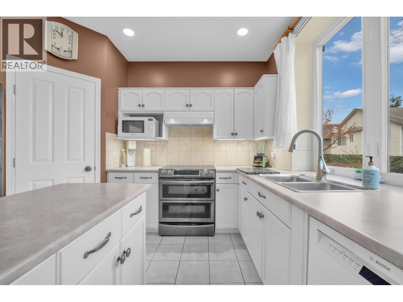 707 OMINECA AVENUE, Port Coquitlam