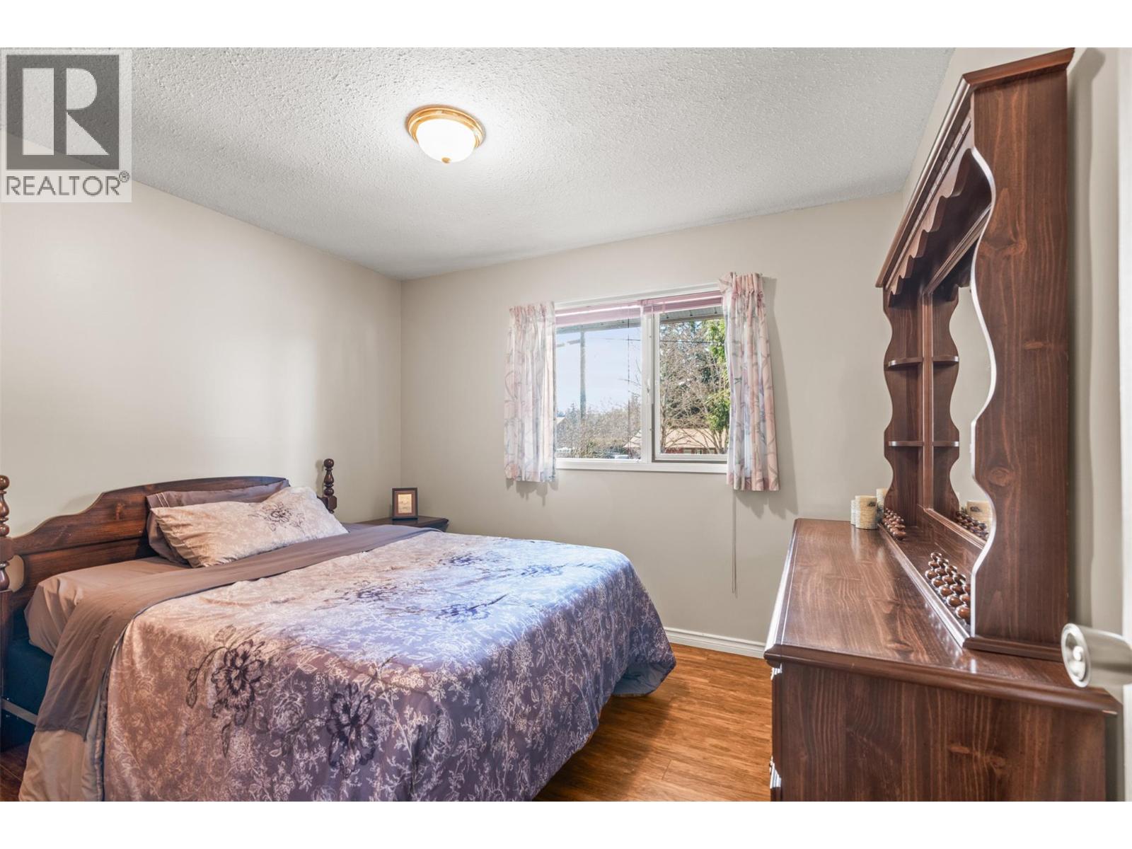 3419 LARCH DRIVE - 36