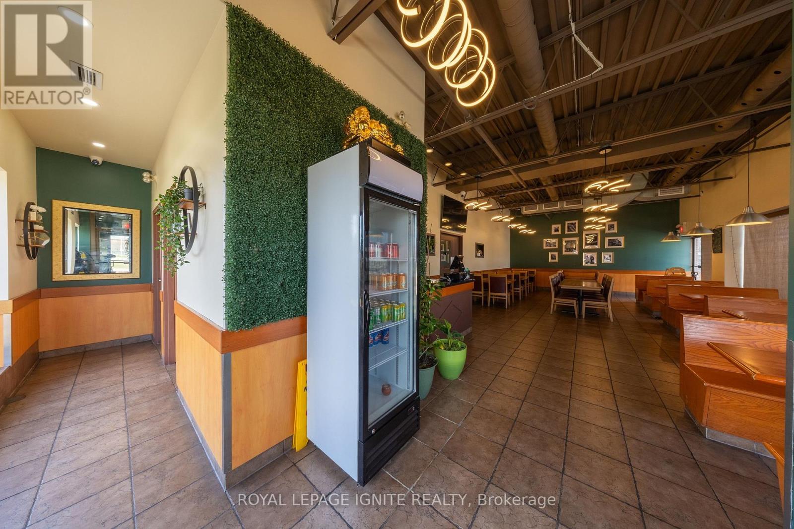 1 - 1706 DUNDAS STREET E