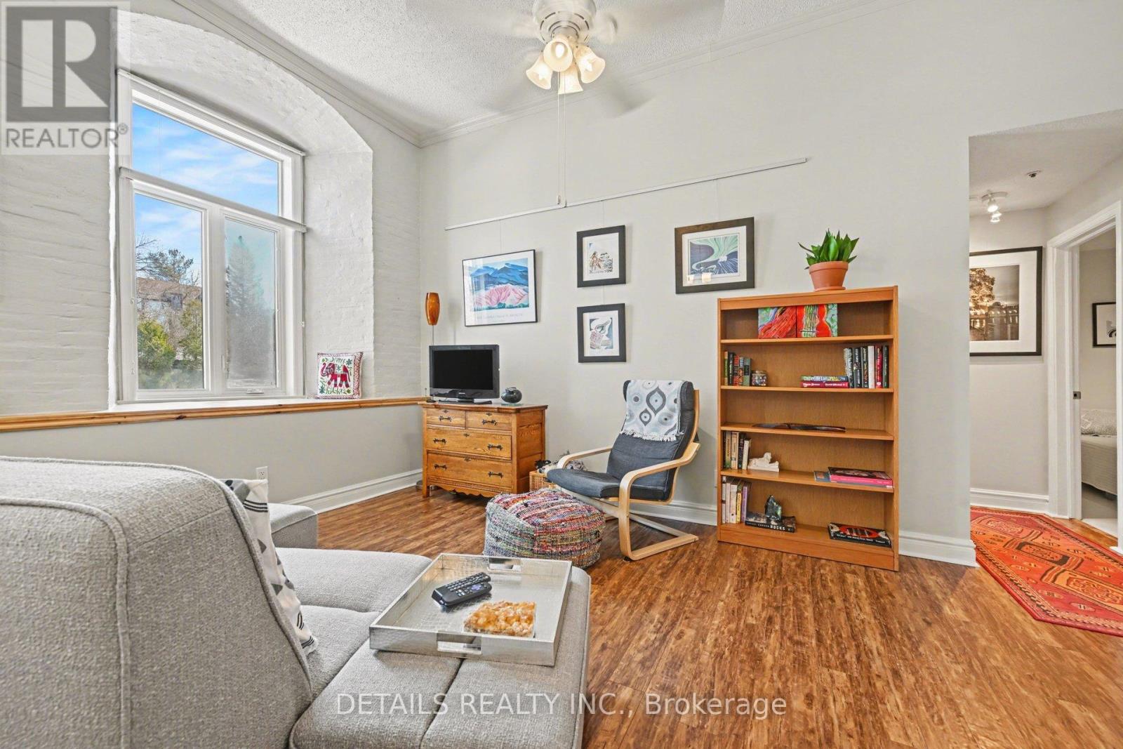#311 1 ROSAMOND STREET E - 10