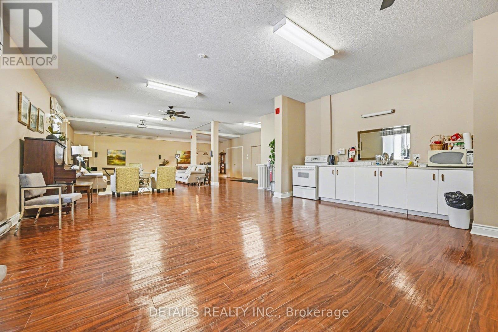 #311 1 ROSAMOND STREET E - 17