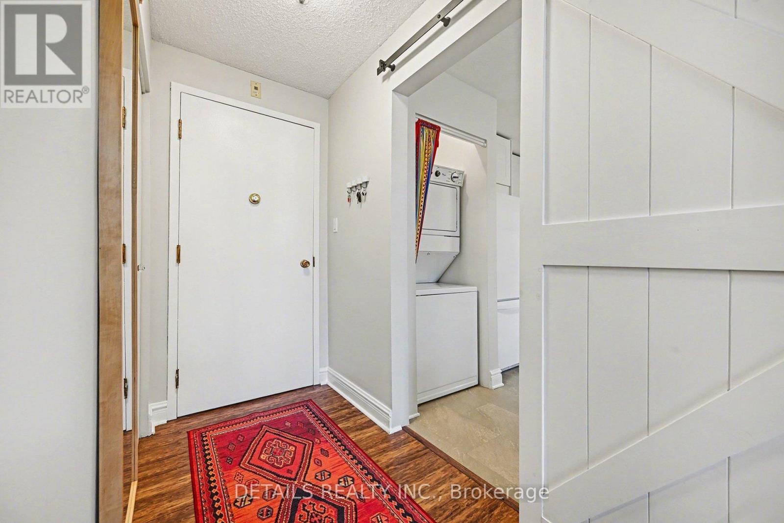 #311 1 ROSAMOND STREET E - 4
