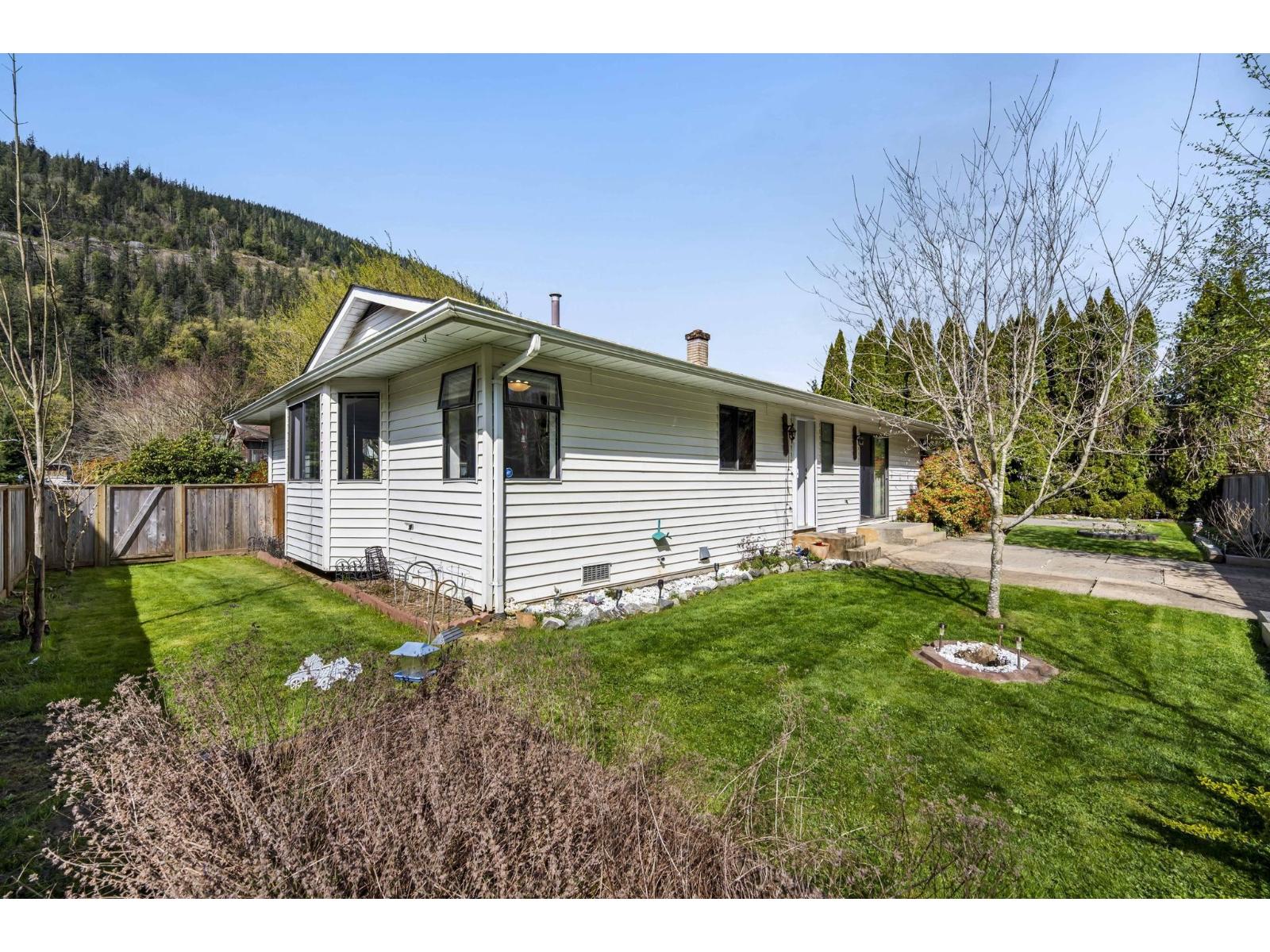 831 MYNG CRESCENT, Harrison Hot Springs, Harrison Hot Springs