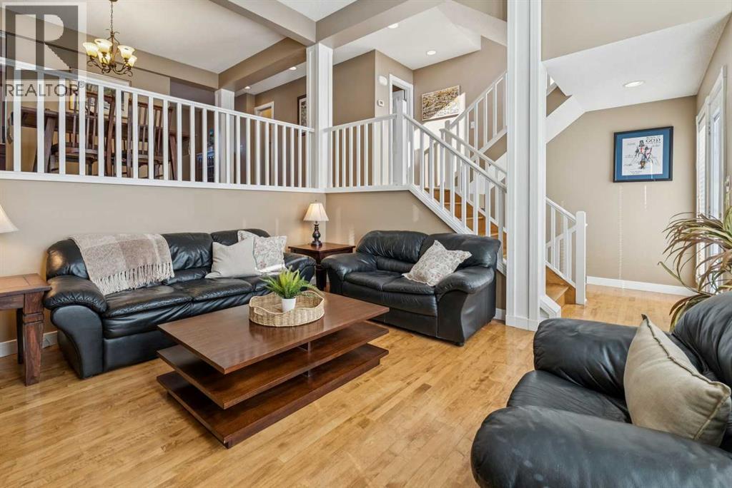 Single Family House 4 Level for Sale in  Candle Terrace SW Canyon Meadows Calgary 