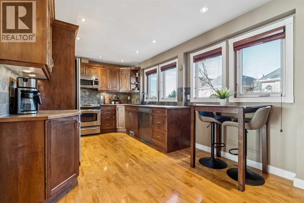 Single Family House 4 Level for Sale in  Candle Terrace SW Canyon Meadows Calgary 