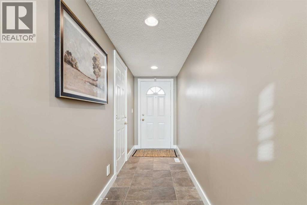 110 Candle Terrace SW, Calgary, Alberta